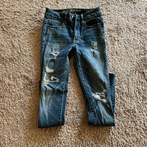 Cute American eagle ripped skinny jeans